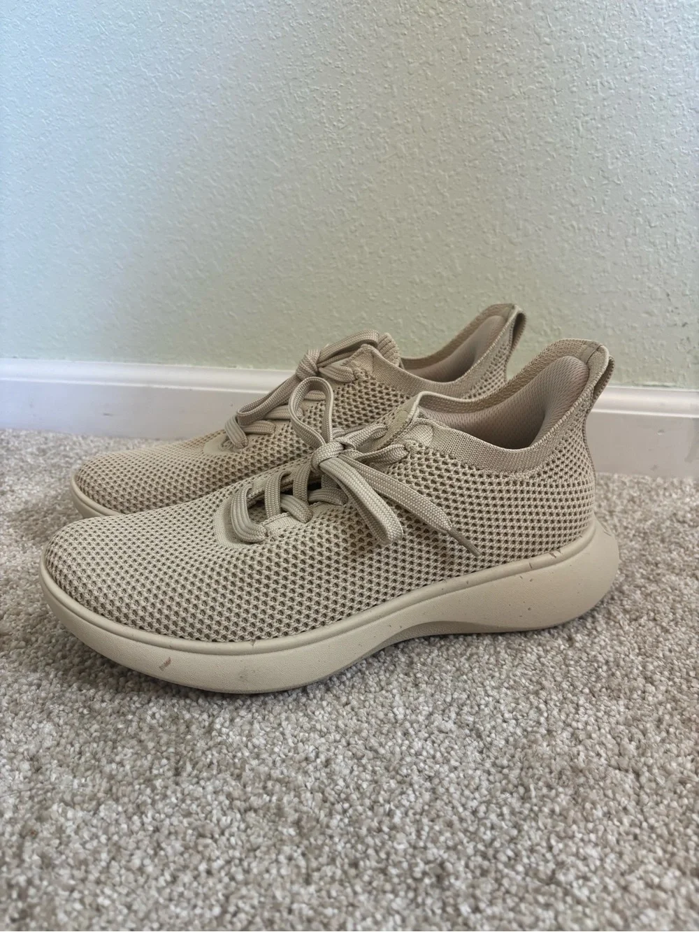 Vivaia Urban Mesh Unisex Beige Sneakers Size 38 or US 7 Women’s